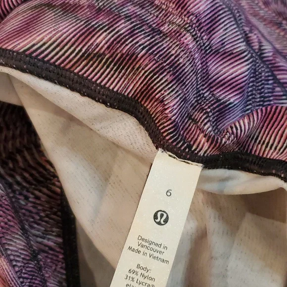 #930 Lululemon leggings size 6 b963. - Picture 6 of 6